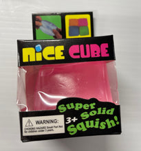 Charger l'image dans la galerie, Cube Squeeze Ball Nouveautés
