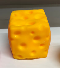 Charger l'image dans la galerie, Cheese Squishy jumbo (Vente Finale)4.75’’ Nouveautés
