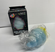 Charger l'image dans la galerie, Cube-ice cream asst color Squish Nouveautés
