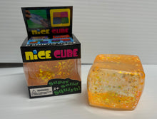 Charger l'image dans la galerie, Cube-GLITTER asst color Squish Nouveautés
