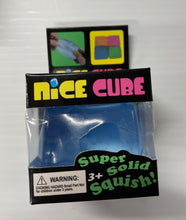 Charger l'image dans la galerie, Cube Squeeze Ball Nouveautés
