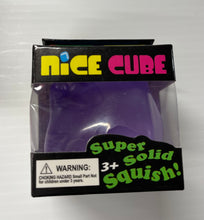 Charger l'image dans la galerie, Cube Squeeze Ball Nouveautés
