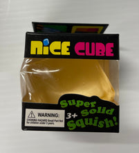 Charger l'image dans la galerie, Cube Squeeze Ball Nouveautés
