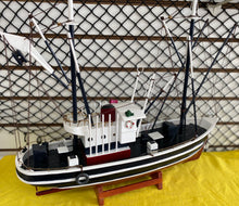 Charger l'image dans la galerie, Bateau pêcheur 18"x16.25" marin
